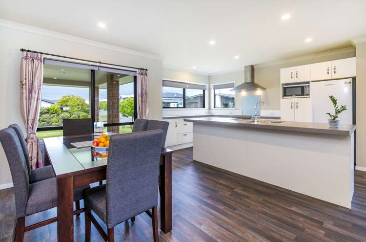 16 Noumea Drive Rangatira Park_7