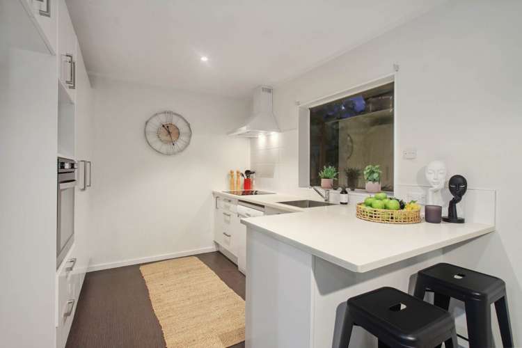 2/51 Greenvalley Rise Glenfield_5