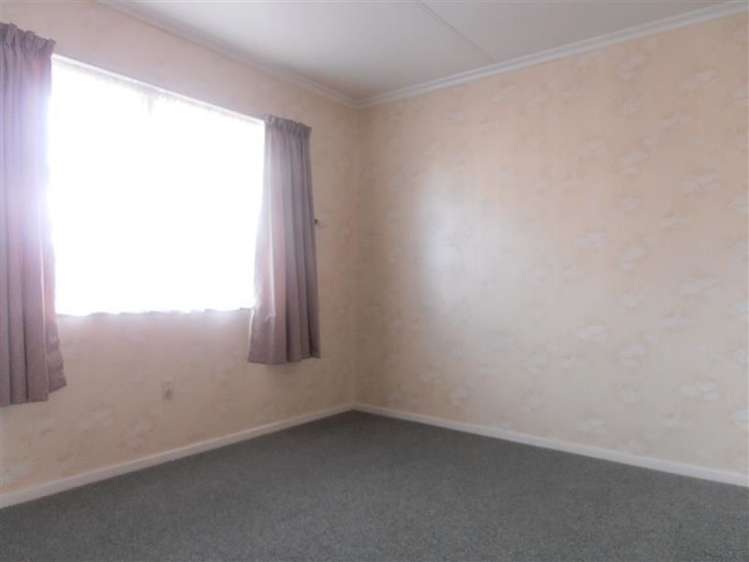 2/13 Cobham Crescent Stoke_6