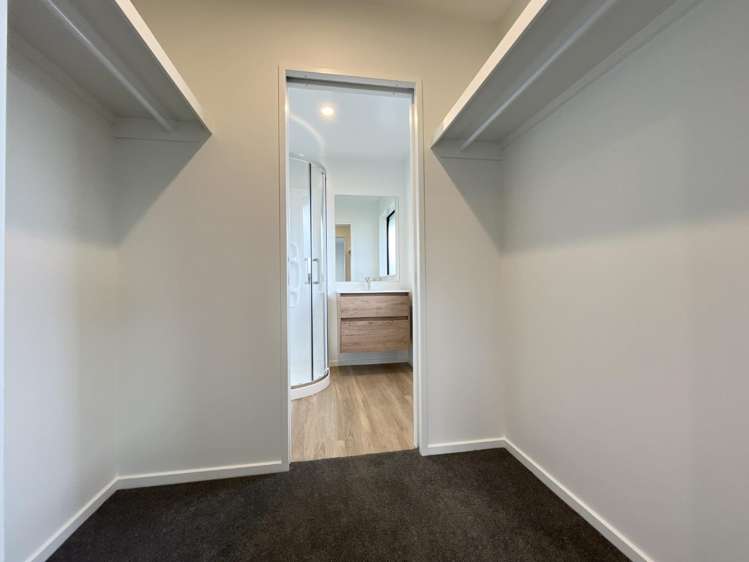 84 Accadia Drive 11103_14