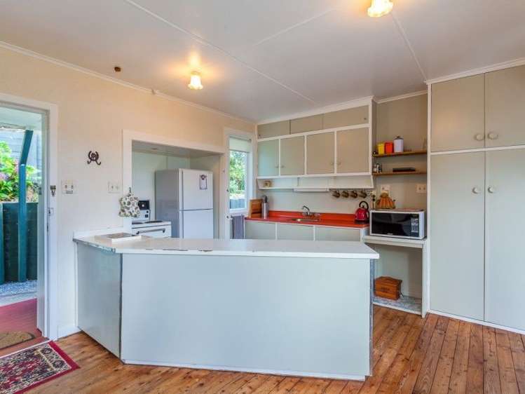 16 Foster Avenue Huia_8