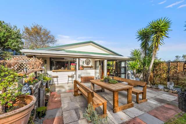 Spacious Family Home in Sought-After Raumati Beach