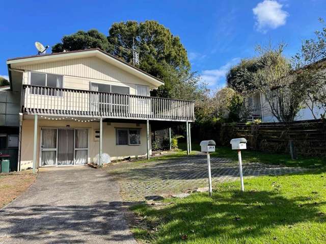 Elevated, sunny, handy location to shops and m...