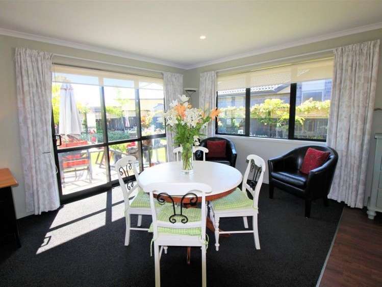 37 Plescher Crescent Leamington_22