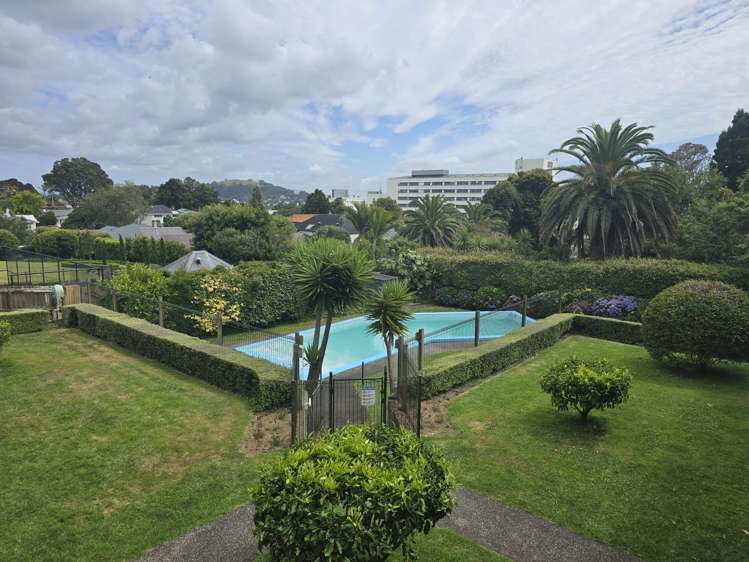 8/12 CRESCENT ROAD Epsom_4