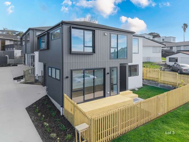 Brand New, Freestanding & Convenience Living