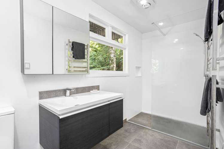 10 Turanga Road Henderson Valley_14