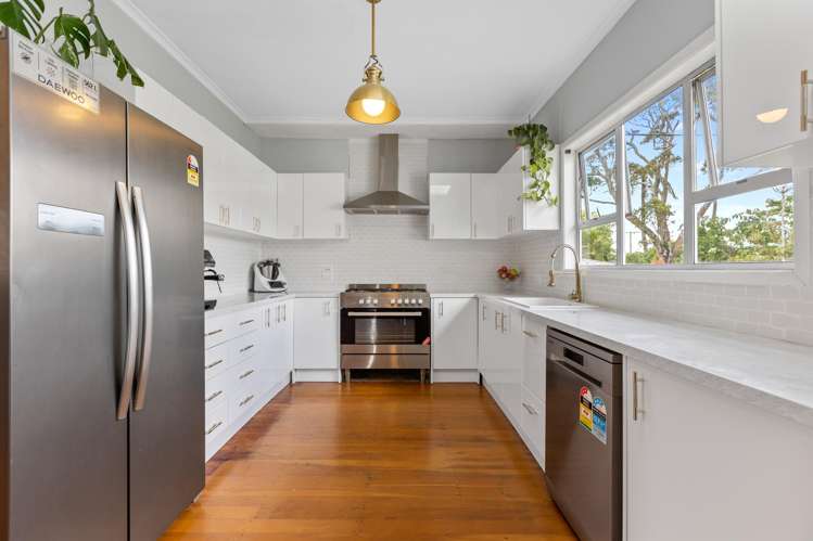 1835 Egmont Road Kaimiro_6