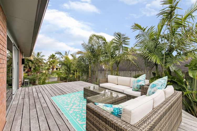 6 Canonbie Place East Tamaki Heights_24