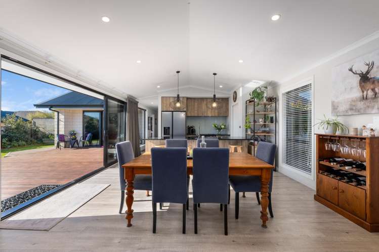 6 Spitfire Drive Burleigh_8