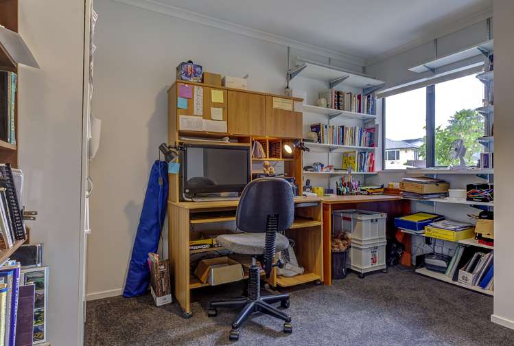 97 Farnborough Drive Grandview Heights_19