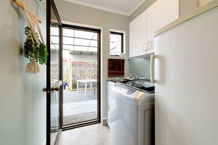 43 Lansdowne Crescent Glenview_24