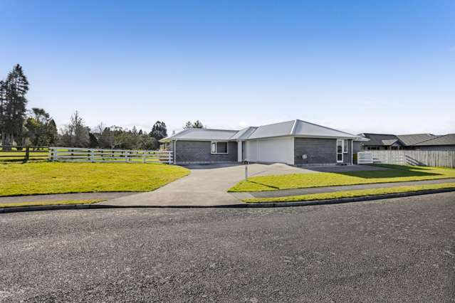 A Home with Views Across the Fairway