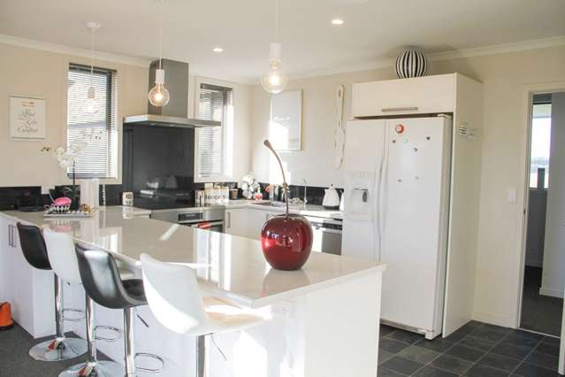 228e Roslyn Road Roslyn Bush_1