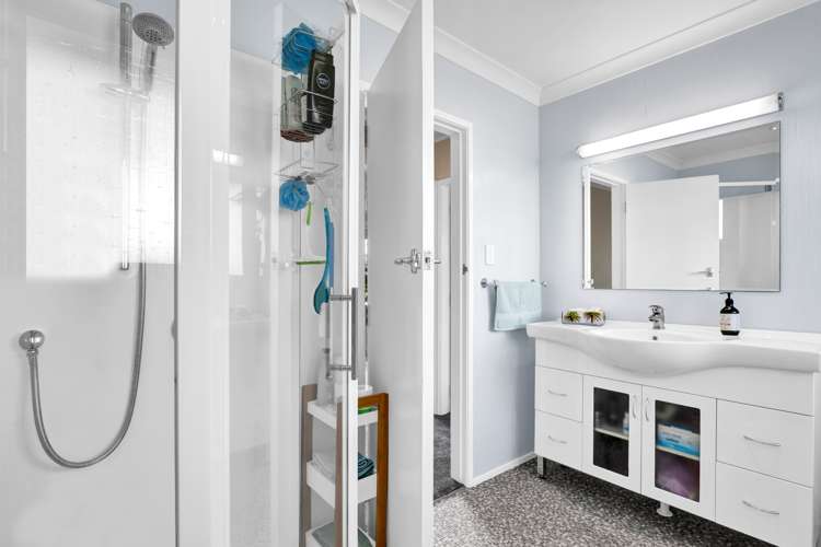 15 Leon Place Waitara_11