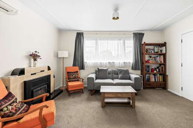 1215 Norfolk Crescent Mayfair_3