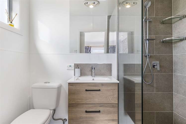 76 Marine Parade Mellons Bay_24