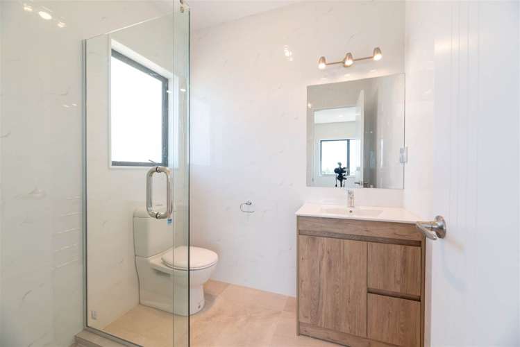 8 Myra G Place Stanmore Bay_10