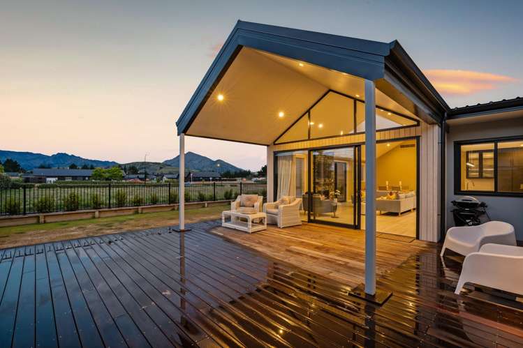 11 Rua Street Albert Town_31