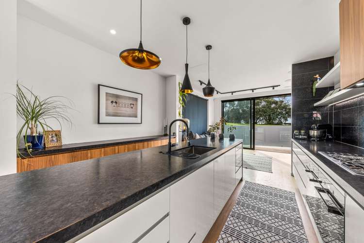 131a Beach Road Castor Bay_13