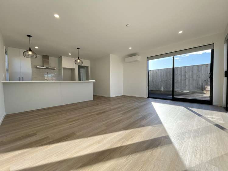 22 Silvergrass Way 11103_8