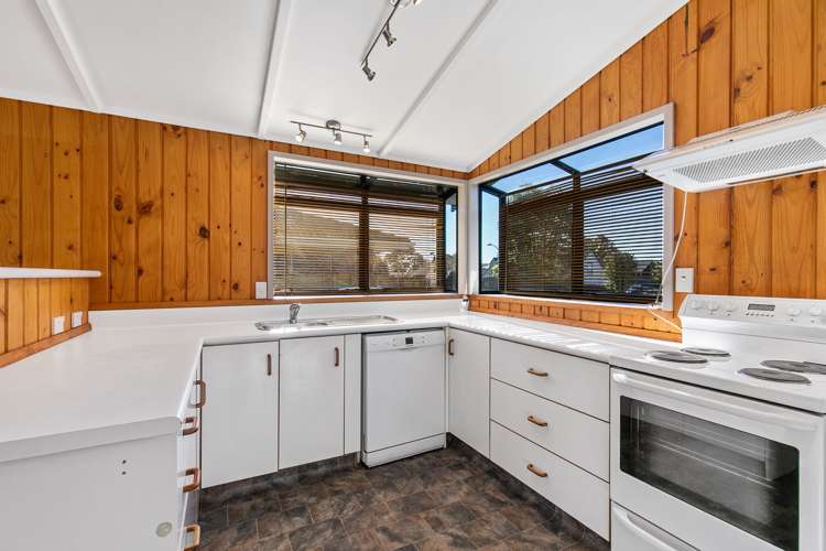 76 Saint Annes Crescent Wattle Downs_10