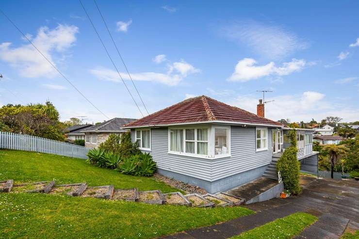 A waterfront home on 26 Sunny Brae Crescent, in Auckland’s Westmere, goes to auction on October 17. Photo / Supplied