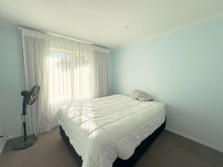 30 Noumea Drive 2772_8