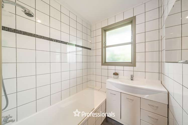 26 Jane Grove Paparangi_16