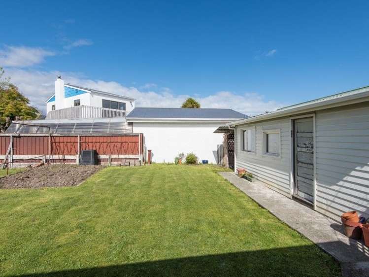 50 Tennyson Crescent Stoke_16