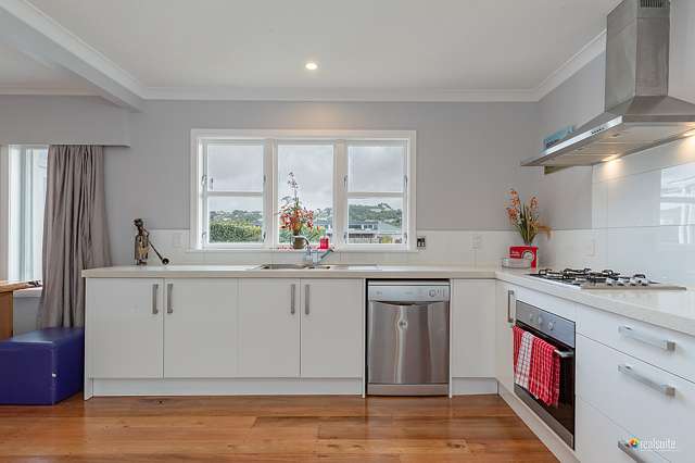 8 Glen Alton Avenue Paparangi_4