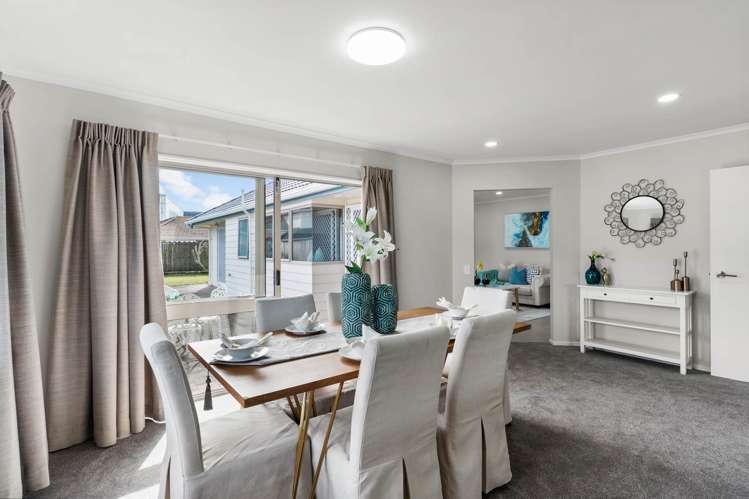 11 Headcorn Place Botany Downs_3