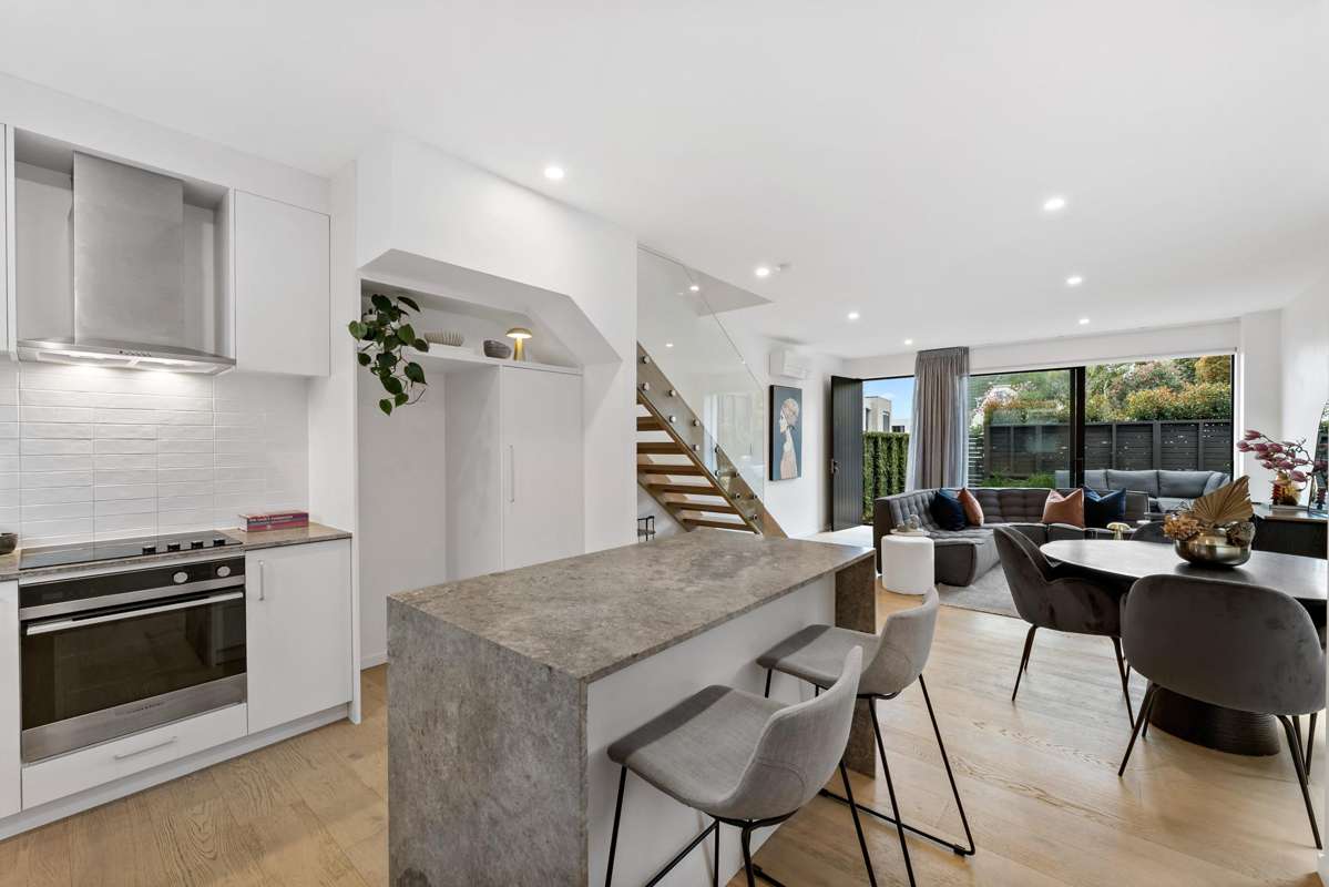 5/4 Glen Atkinson Street_1