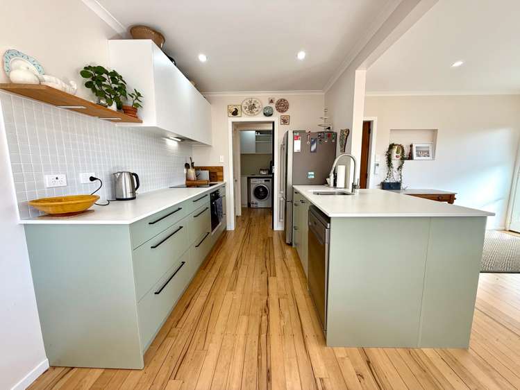 19 Lorenzen Bay Road Raglan_16