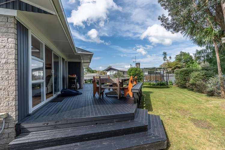 20 Rosalind Street Deanwell_11