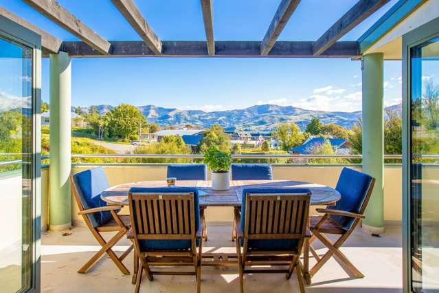 A private retreat in a peaceful Akaroa setting