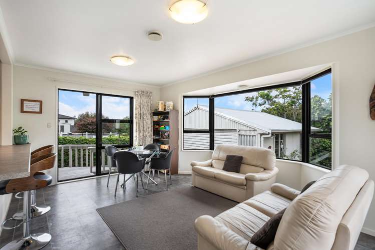 53 Beach Road Mellons Bay_14