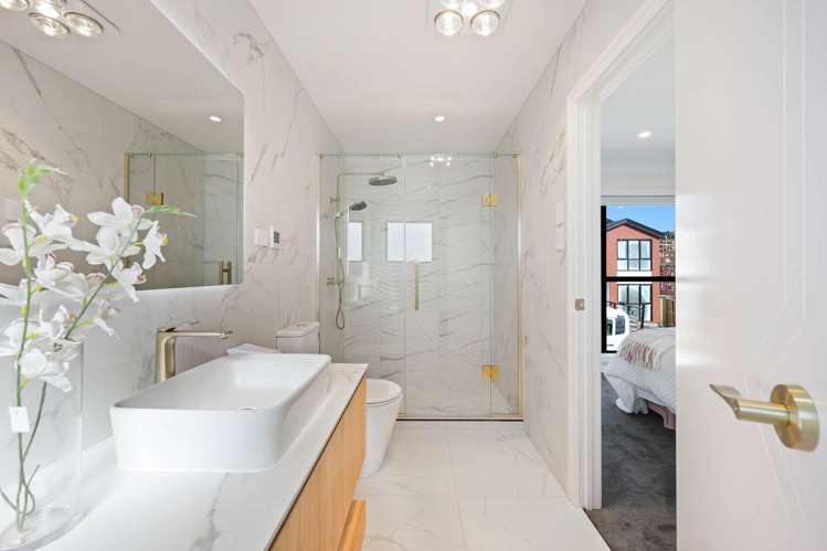 17 Ballyalton Crescent Flat Bush_63