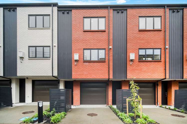 5 Henry Maxwell Way Flat Bush_15