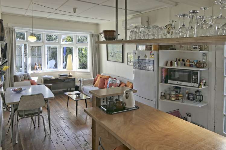 83 Apu Crescent Lyall Bay_2