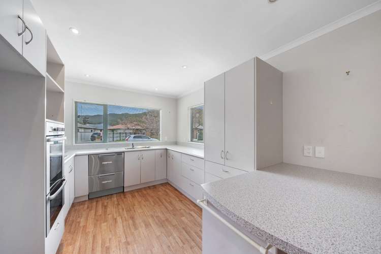 10 Woodland Grove Wainuiomata_6