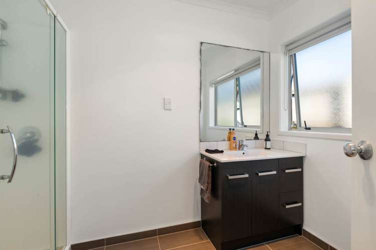 16 Saltwood Street Red Beach_14