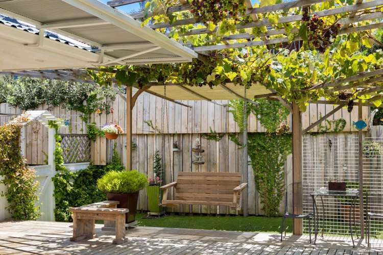 2/4 Noumea Place Mairangi Bay_14