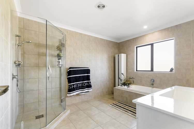 13 Onemana Way Te Atatu Peninsula_15