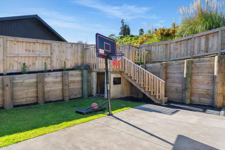 83 Whakaturou Crescent Pyes Pa_18