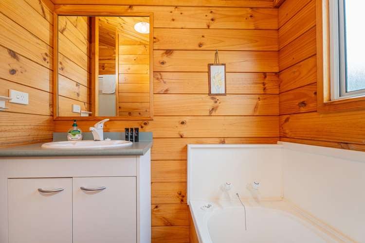 6 Lake Court Pauanui_13