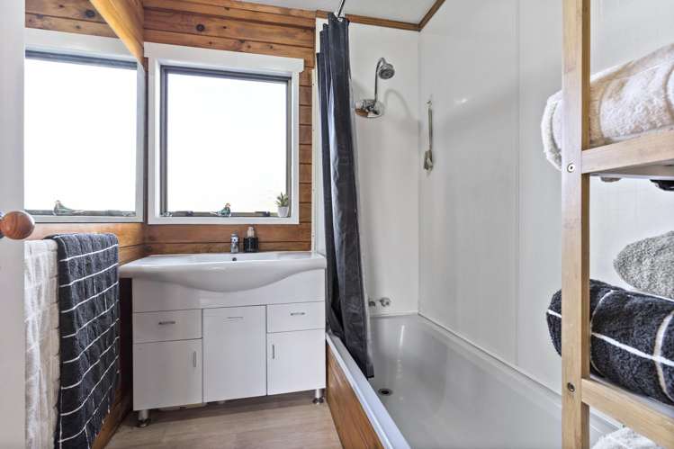 28a Hoylake Place Wattle Downs_13