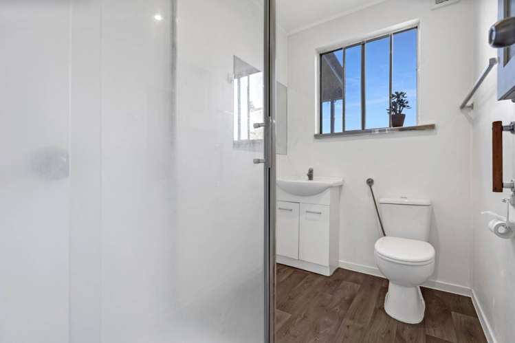 2/14 Downing Street Glenfield_7