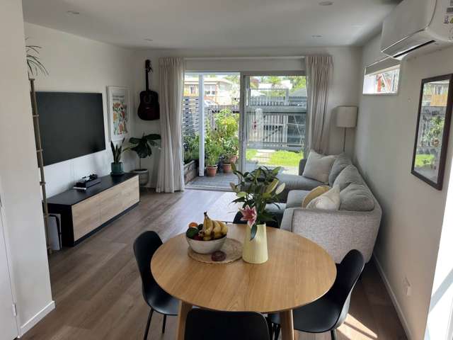 325 Glengarry Road Glen Eden_2