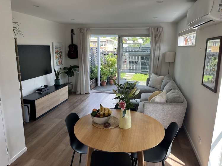 325 Glengarry Road Glen Eden_2